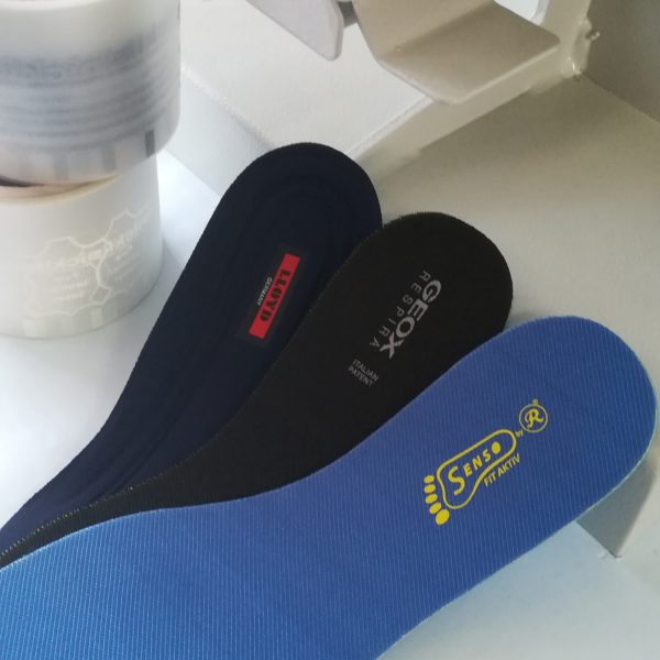 Heat transfer and size labels for footwear industry