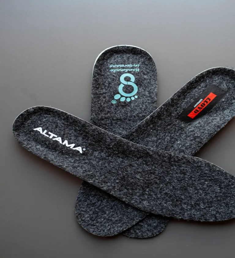 Insoles with heat transfer labels